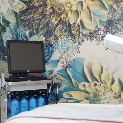 Aura Laser & Skincare interior